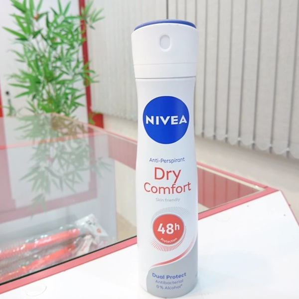 اسپری ضد تعریق زنانه نیوآ مدل Dry Comfort با حجم 150 میلی‌لیتر